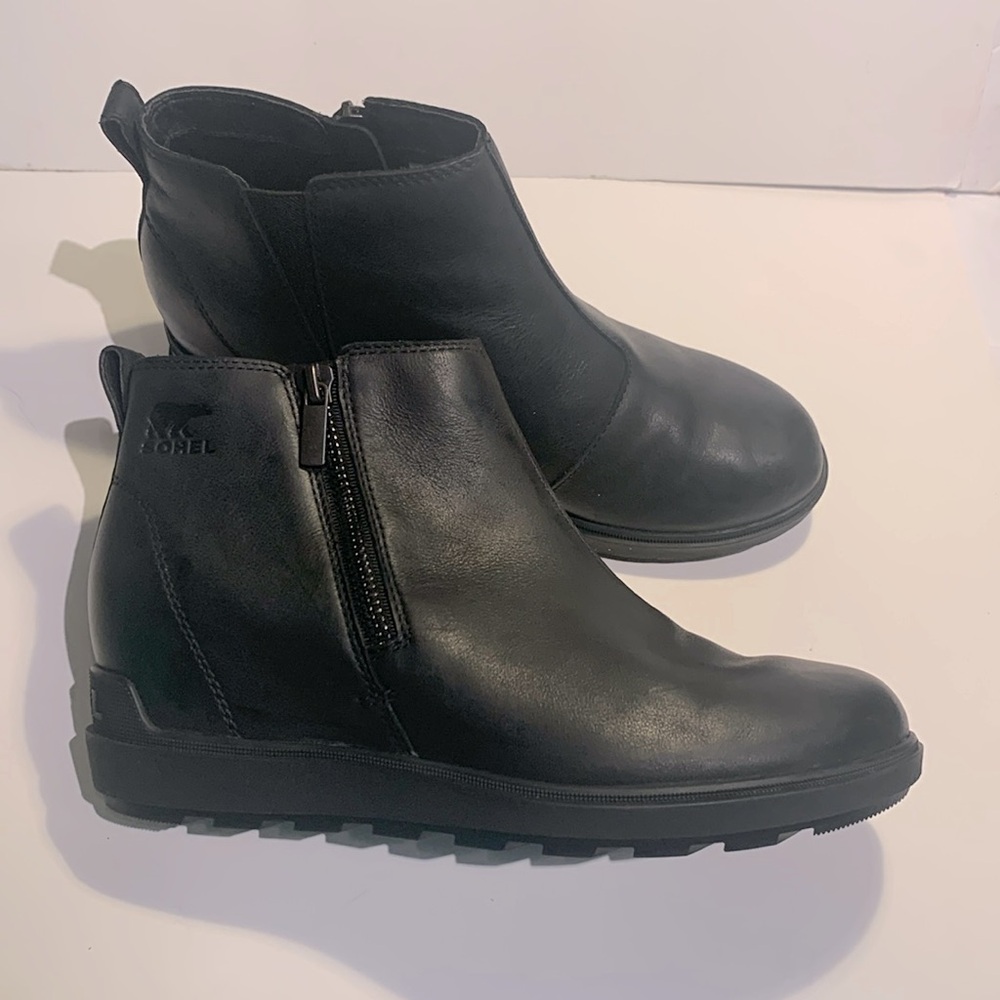 Sorel Black Leather Side-Zip Chelsea Boots